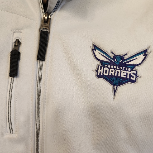 NBA CHARLOTTE HORNETS CLASSIC WOMEN'S WHITE JACKET - Picture 2 of 6